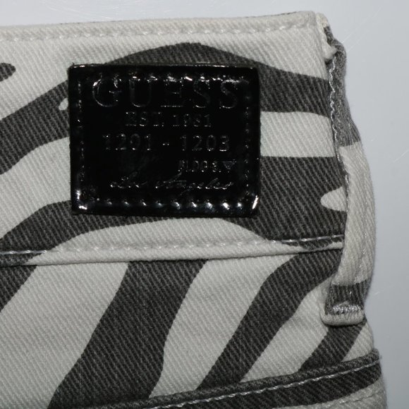 GUESS Black and White Zebra Shorts w31 Length 9 - Picture 7 of 7